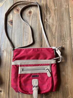 Alfred Dunner Red and Tan Nylon Multi-Pocket Crossbody Bag